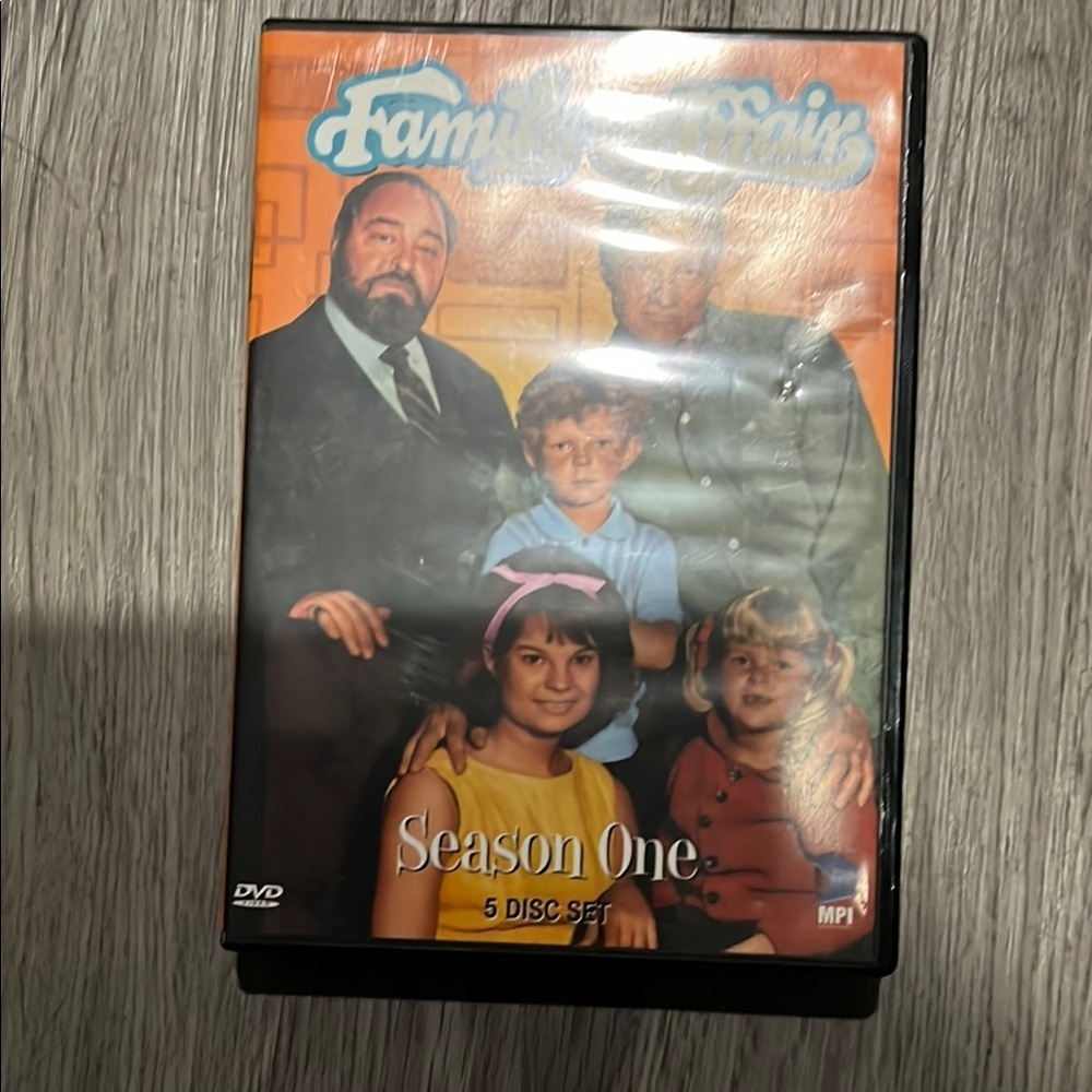 Family TV Series Season One DVD Set Preloved 💙